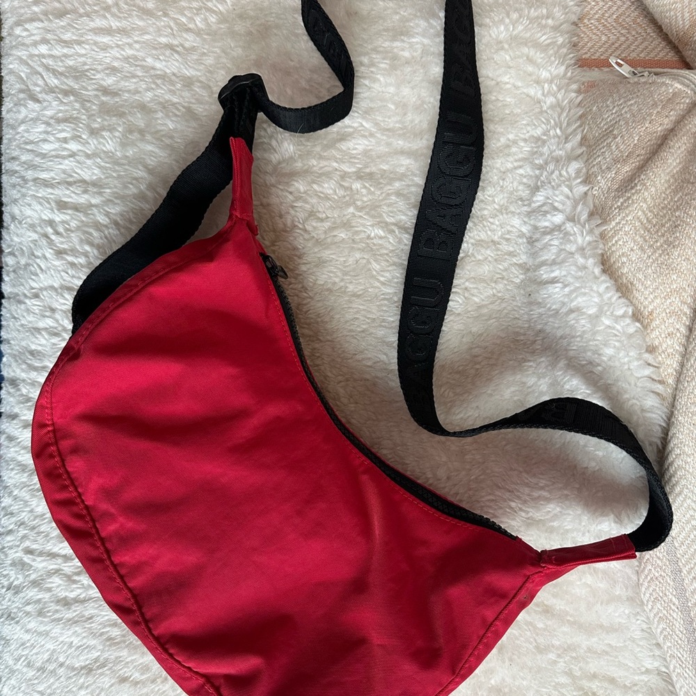 Red Small Crescent Baggu Bag